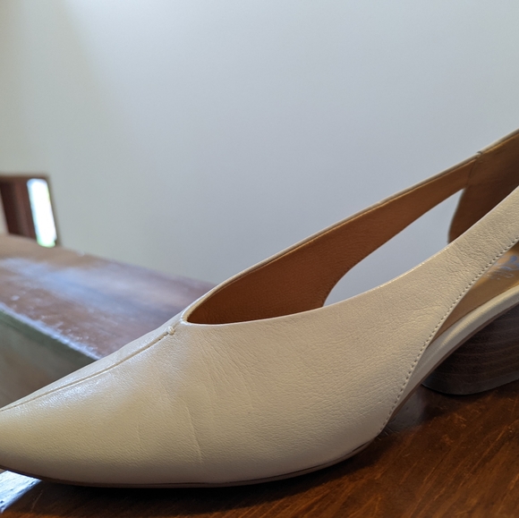 EOS Cream Leather Point Toe Shoes Size 40 / 9 - Picture 3 of 7